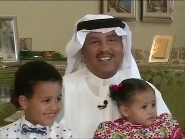 شاهد موقف طريف لابنة محمد عبده .. تغني بعفوية