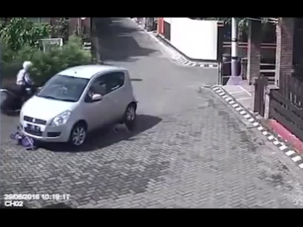 الفيديو المعجزة .. ماذاحدث لهذه الطفلة بعد أن دهستها السيارة