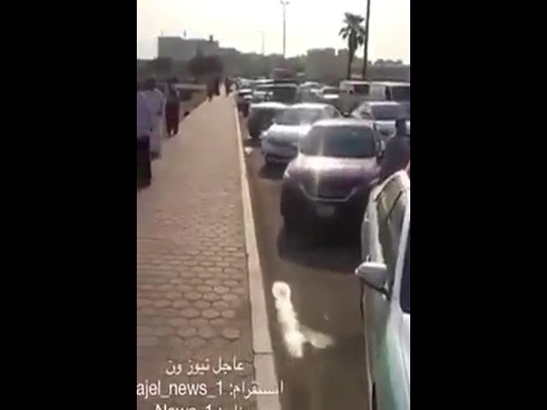 لاندكروزر تسقط في بحيرة بالسعودية .. شاهد بالفيديو