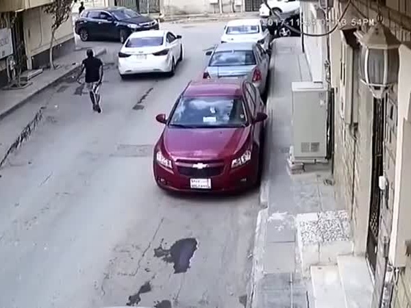 بالفيديو .. محاولة خطف طفل في المملكة