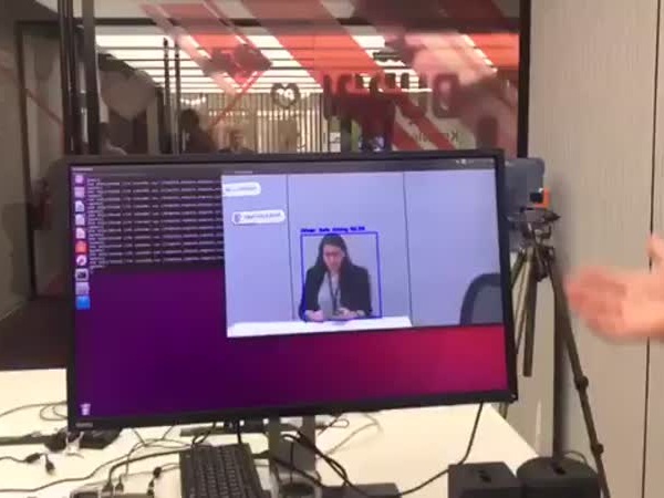 جهاز جديد يمكّن الشرطة في دبي من معرفة ما تفعله داخل سيارتك .. فيديو