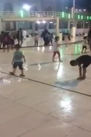 شاهد ردود فعل الأطفال على هذا الأمر أثناء تواجدهم في الحرم المكي