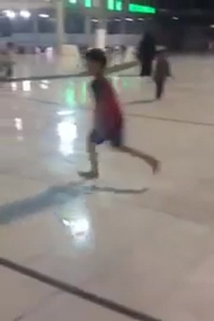 شاهد ردود فعل الأطفال على هذا الأمر أثناء تواجدهم في الحرم المكي