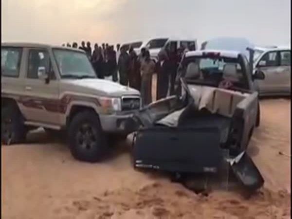 تطير عاليًا ثم تهبط على أخرى .. شاهد هذه السيارة الجيب