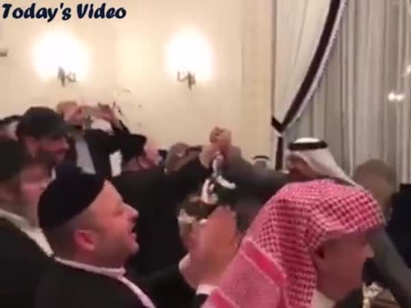 شاهد فيديو لعرب ويهود يحتفلون سويًا بعيد الهانوكا اليهودي