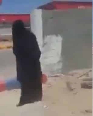 بالفيديو: سعودي تنكر بزي امرأة لأجل التسول!