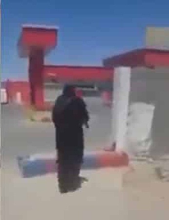بالفيديو: سعودي تنكر بزي امرأة لأجل التسول!