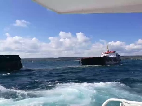 تنشطر نصفين وتغرق مثل التايتانيك .. فيديو