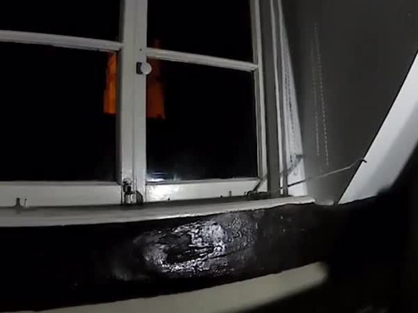 بريطاني يسأم من شبح يسكن منزله .. ويصوره فيديو