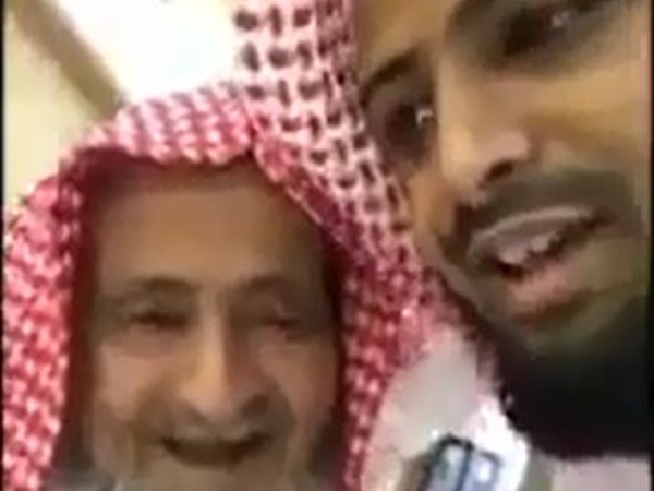 ثمانيني يختم القرآن 15 مرة في الشهر .. فيديو