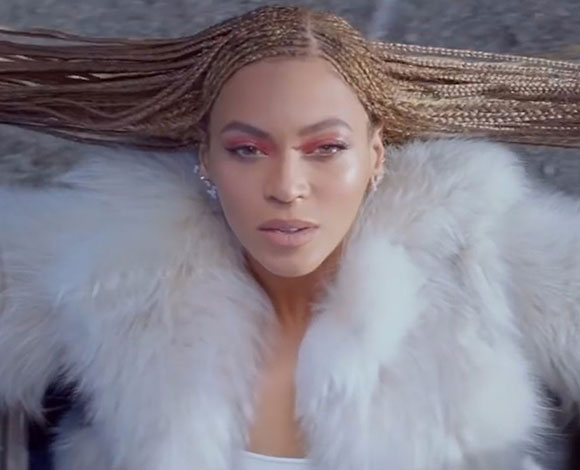 أشياء سخيفة طلبها نجوم الموسيقى في حفلاتهم