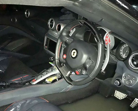 Ferrari ب 800،000$ تغرق في ماء تايلندا!