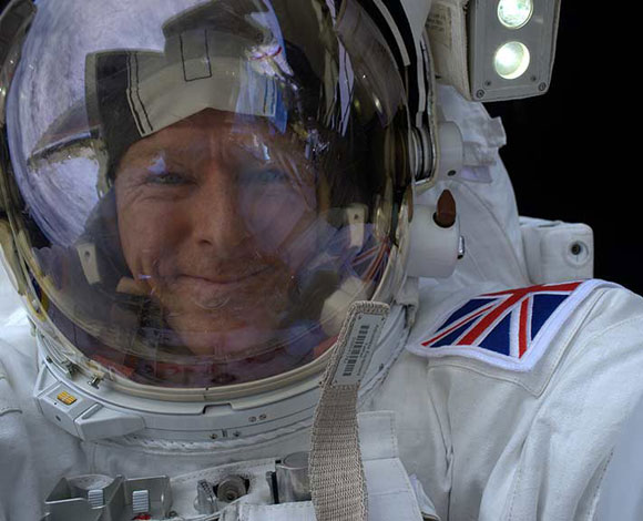 Tim Peake يأخذكم في جولة ساحرة على عالمنا، من الفضاء!