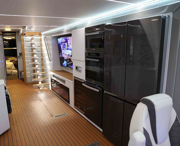 Elsium RV .. منزل متنقل مزود من أعلى بطائرة مروحية !