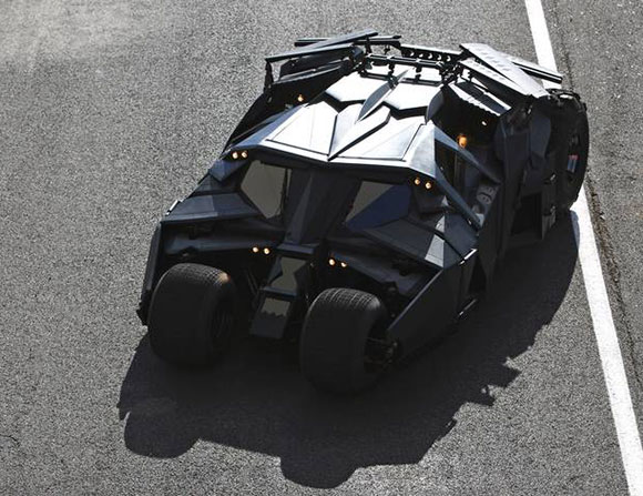 نسخة عن سيّارة Batman بين يديك بمليون دولار!