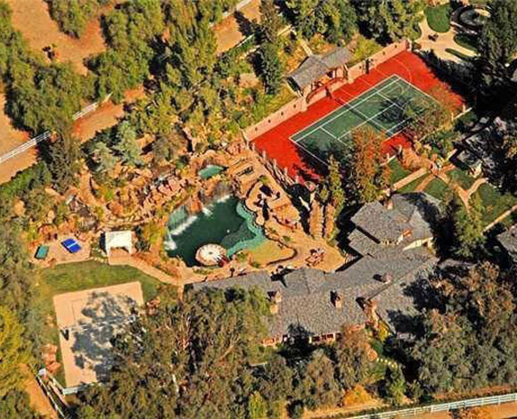 نظرة على قصر دريك في كاليفورنيا الذي يقدر سعره بـ 8 مليون دولار