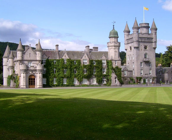 أصول ثمينة تمتلكها ملكة إنجلترا إليزابيث الثانية... تعرف اليها