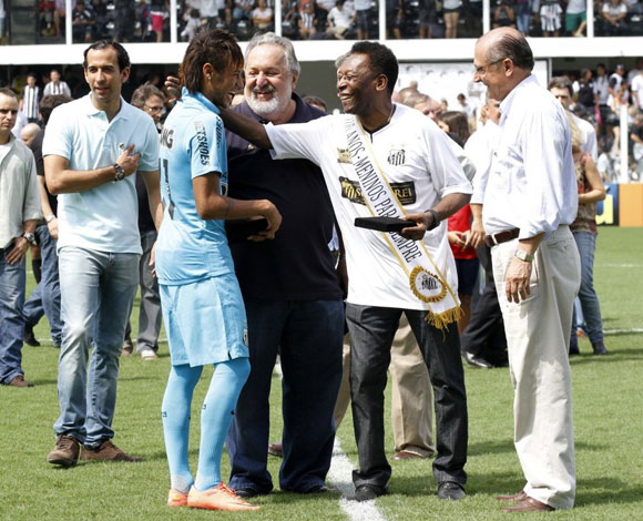 نيمار... هكذا يجني النجم البرازيلي ملايينه وهكذا ينفقها