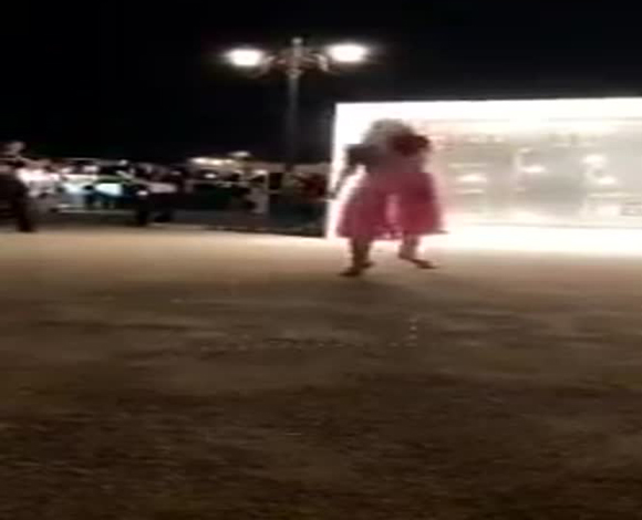 بالفيديو .. رقص فتاة عربية يوقف منظم الفاعلية ويغرمه 100 ألف ريال