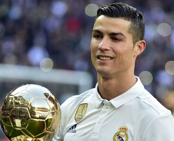 سر رقم "7" مع لاعب الكرة كريستيانو رونالدو