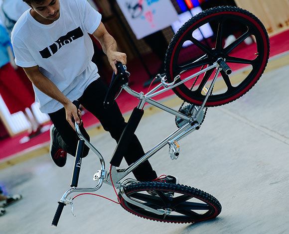 دراجة BMX من "ديور أوم": تصميم حصريّ