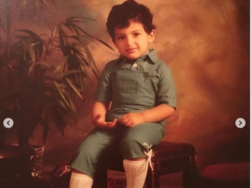 حاكم الشارقة ينشر صورًا نادرة لنجله الراحل الشيخ خالد القاسمي