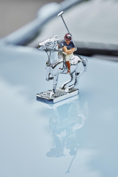رؤية فريدة في ابتكارها: Hackett London تطلق النسخة المحدودة Aston Martin Q Rapide S