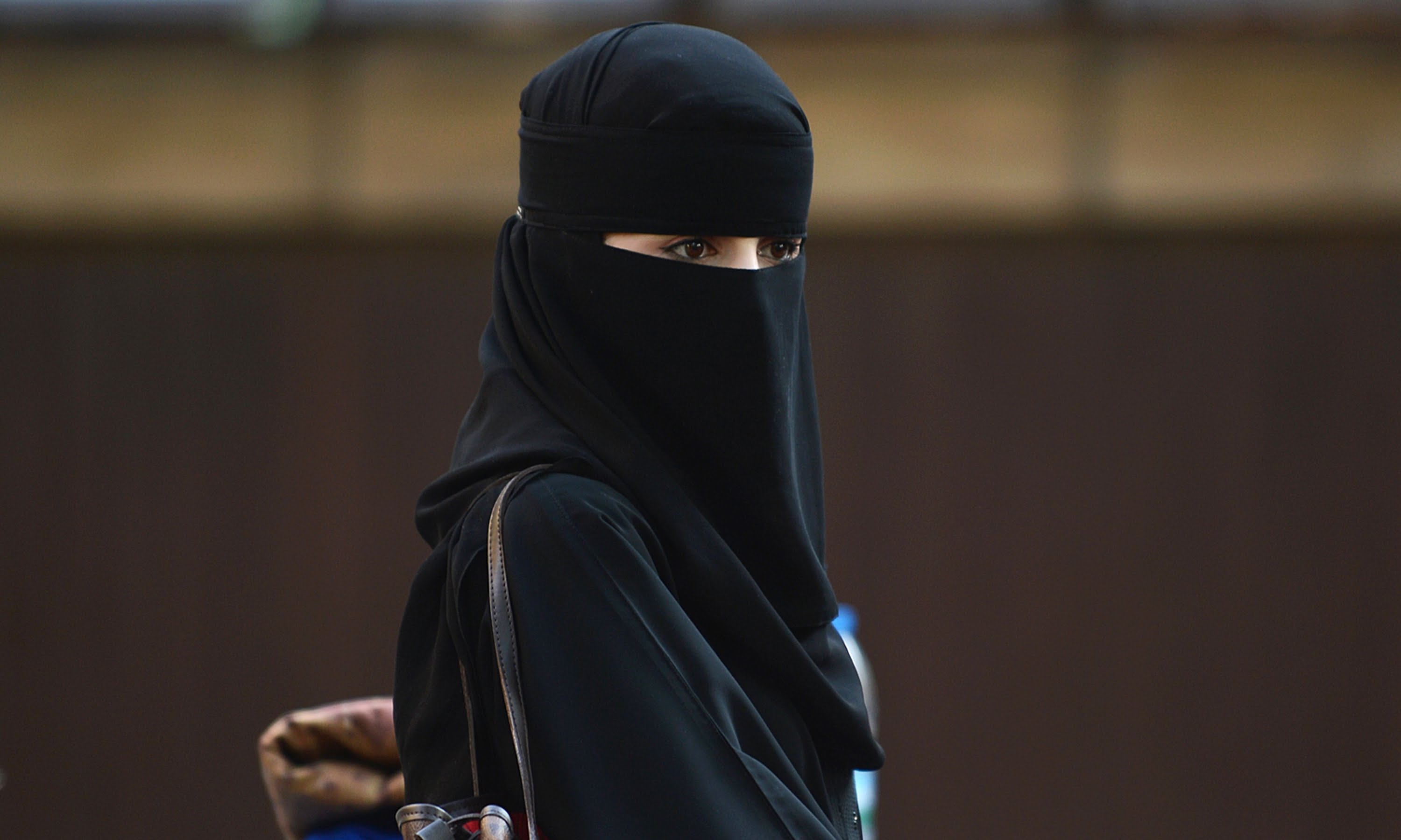 اضغط لمشاهدة الفيديو: سيدة سعودية تعرض نفسها للزواج!