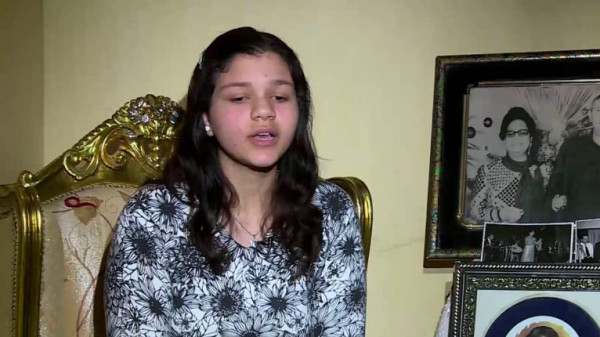 اضغط لمشاهدة الفيديو: حفيدة أم كلثوم تفاجئ مسرح آرب جوت تالنت وتحصل على الباز الذهبي
