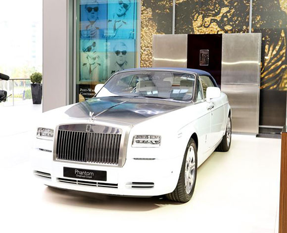 Motor Village يجمع السيارات الفارهة في دبي