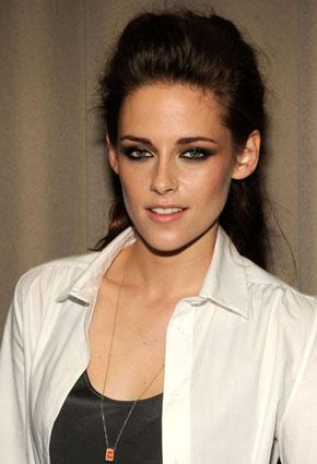 كريستين ستيورات تطيح كايت ميدلتون في ميزان الأناقة