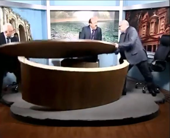 تحطيم استوديو خلال مشاجرة بين ضيفين على الهواء