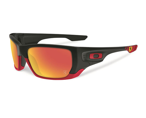 "Oakley"  تتعاون مع "فيراري" لنظارات شمسية مثيرة