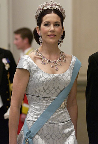 أشهر 10 زيجات بين ناس عاديين وشخصيات ملكية