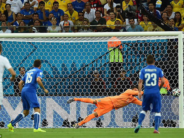 ايطاليا تفوز امام انكلترا 2-1 على ملعب آرينا دي أمازونيا