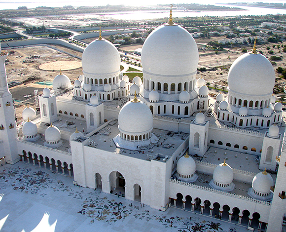 مركز جامع الشيخ زايد الكبير ثاني أفضل مزار في العالم