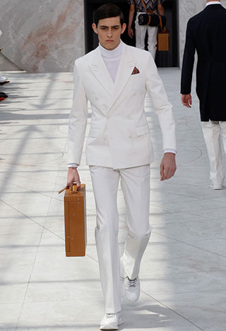Volez, Voguez, Voyagez مع مجموعة Louis Vuitton الجديدة
