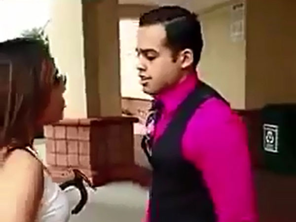 بالفيديو- شجار بين زوجة رجل عربي وعشيقته وسط الشارع