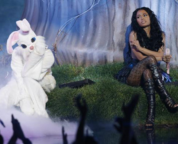 إليك بالصور أزياء النجمة "Nicki Minaj" 