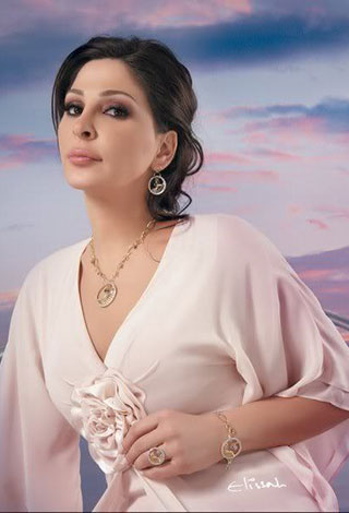 مايو هيفا وحذاء إليسا على إنستغرام