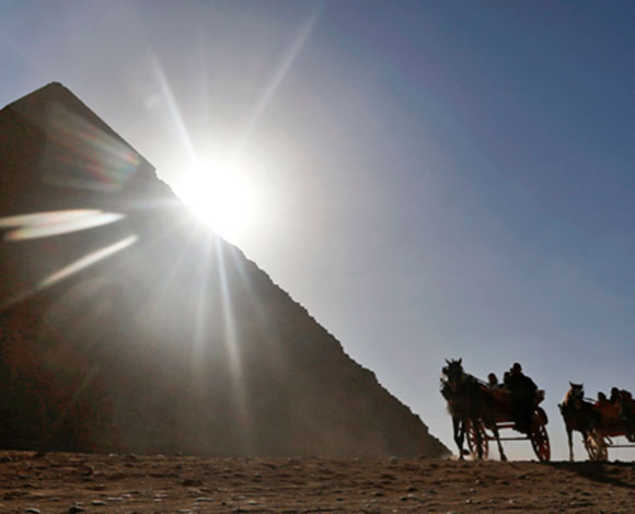 صور نادرة لأهرامات الجيزة