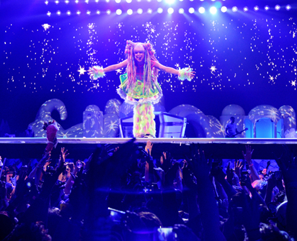 "Lady Gaga" تفتتح جولتها العالمية من دبي  