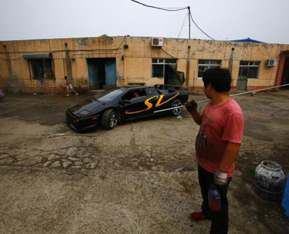 "Lamborghini Diablo" بنسخة مميزة لمحبي سباق السيارات والتفحيط