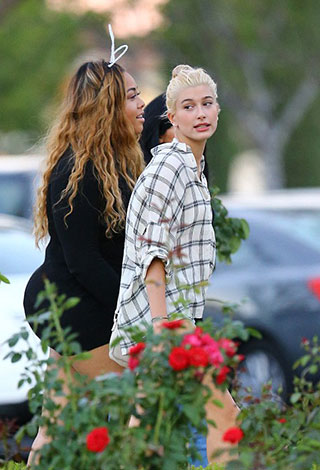 بالصور: كايلي جينر تخطف الأنظار إلى جانب صديقتها 