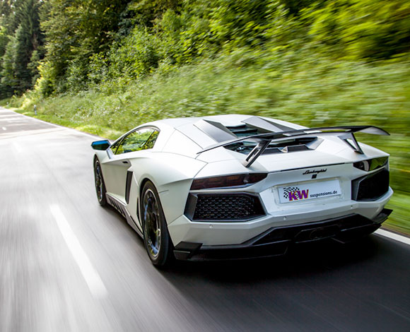 "لمبرغيني افينتادور" اخف وزناً و اكثر جاذبية