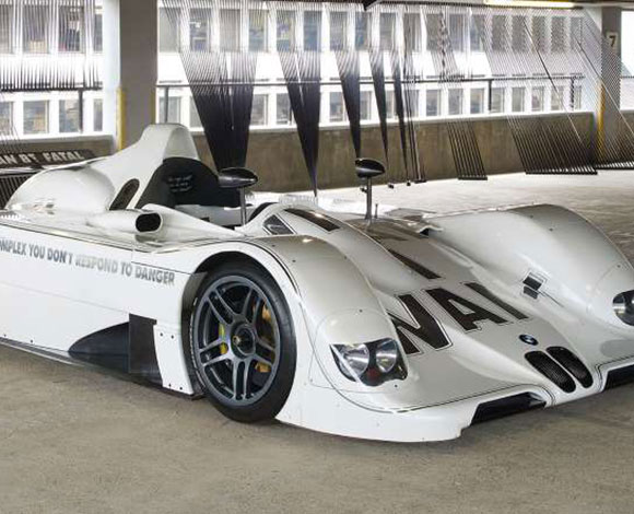 BMW تجمع سياراتها مع الفن... بالصور