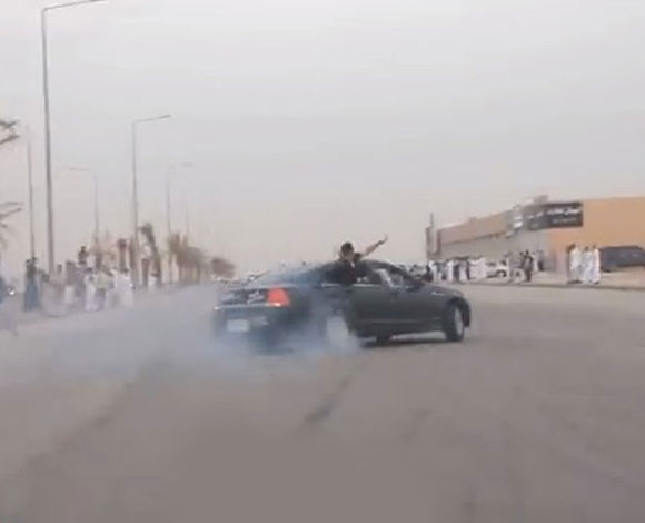 تفحيط كابرس اسطوري في السعودية... بالفيديو