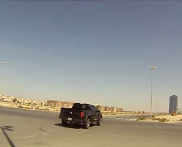 تفحيط مثير لفورد رابتر... بالفيديو