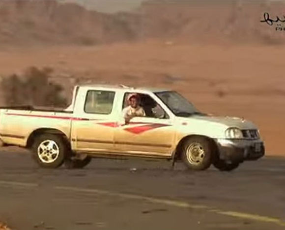 بالفيديو تفحيط ددسن في مساحة صغيرة
