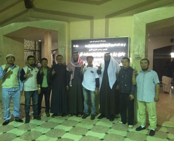 بسبب الجنازة المهيبة للملك عبد الله.. 150 صينيا يشهرون إسلامهم في هذا الفيديو